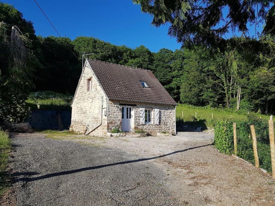 Gite En Lisiere De Foret Andaine Perrou Bagian luar foto